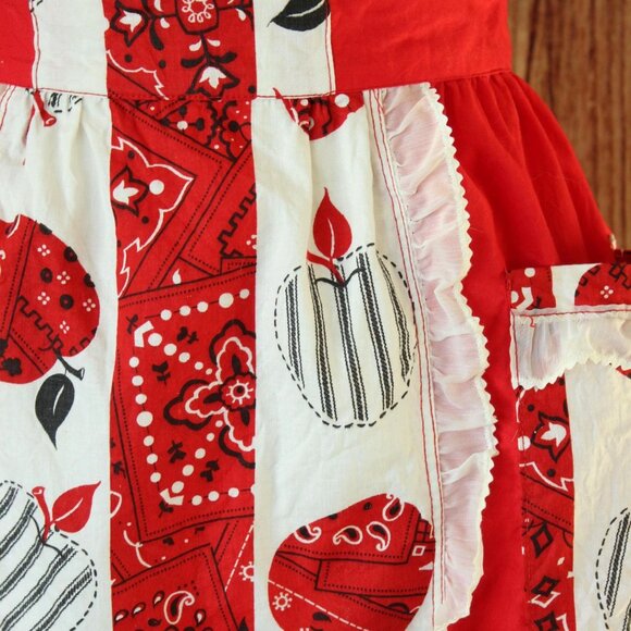 Vintage 1960s Apron With Pocket, Red and White Country Print Cotton Half Apron, - Picture 4 of 10
